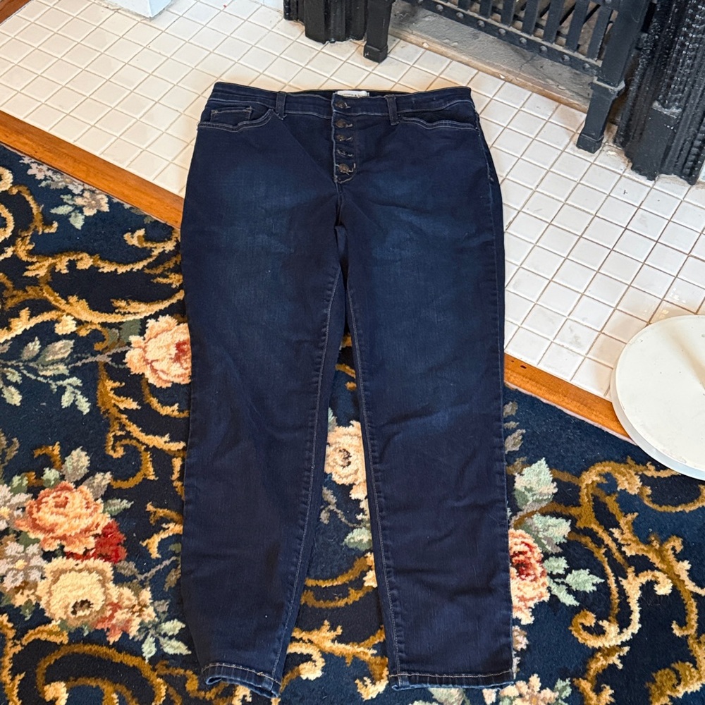 Crown & Ivy Button front Dark‎ Blue Skinnies-worn twice. 69 retail
